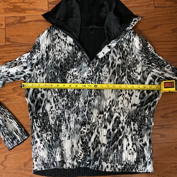 Julia Lane black & white animal pattern reversible jacket -Size Medium - Picture 14 of 16